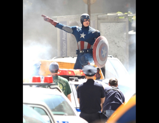 Illustration for article titled The Avengers set photos